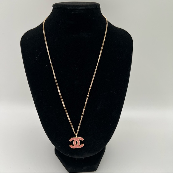 Authentic CC logo pendant Chanel necklace ❤️